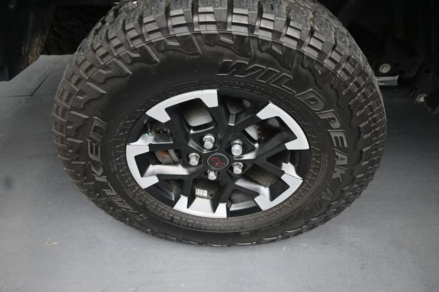 Used 2024 Jeep Gladiator Rubicon w/ Technology Group AWD/4WD image 15