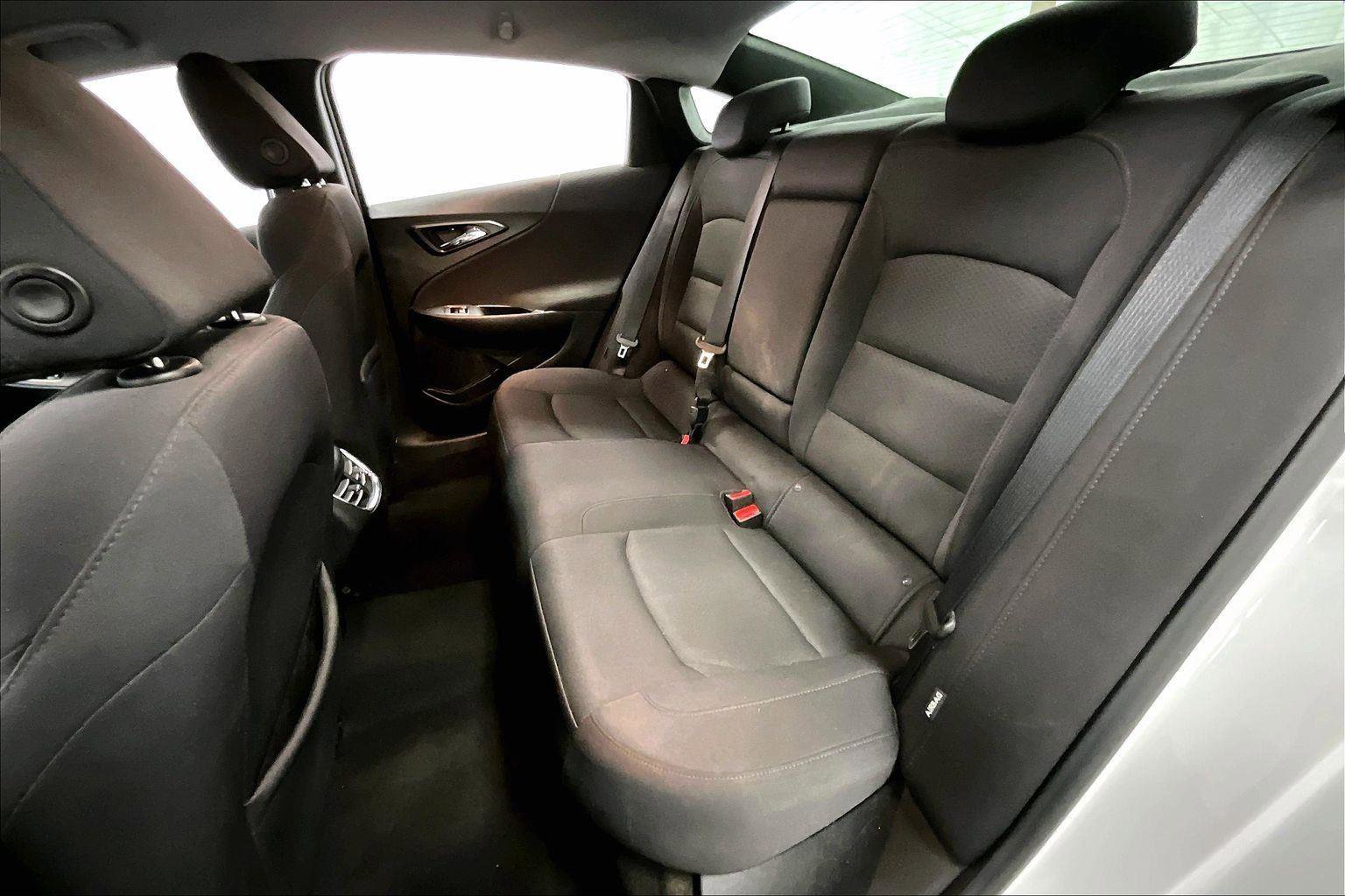 Used 2017 Chevrolet Malibu LT image 25