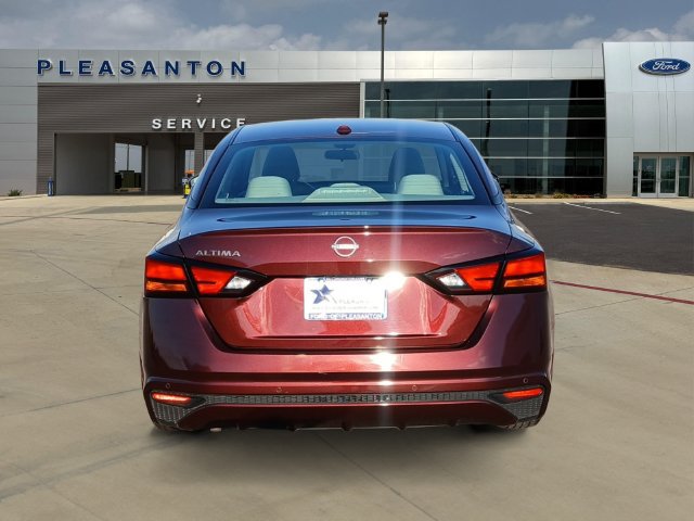 Used 2025 Nissan Altima 2.5 SV FWD image 4