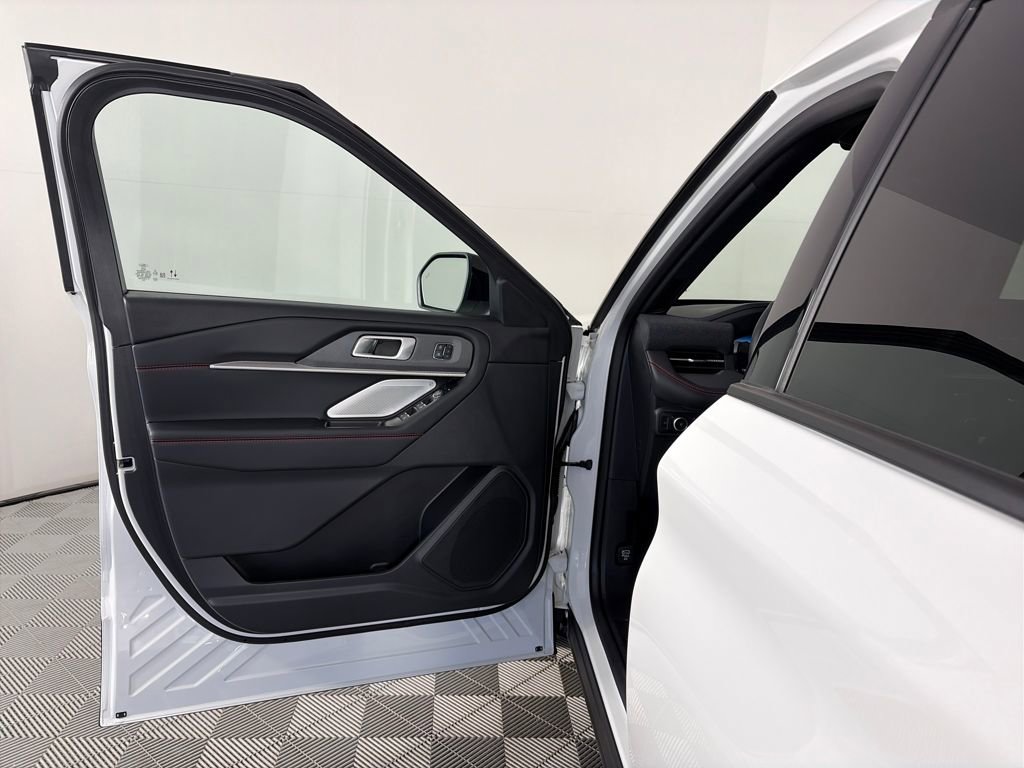 Certified 2025 Ford Explorer ST image 10