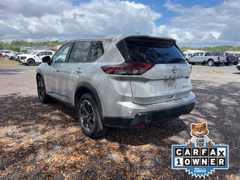 Used 2024 Nissan Rogue SV image 3