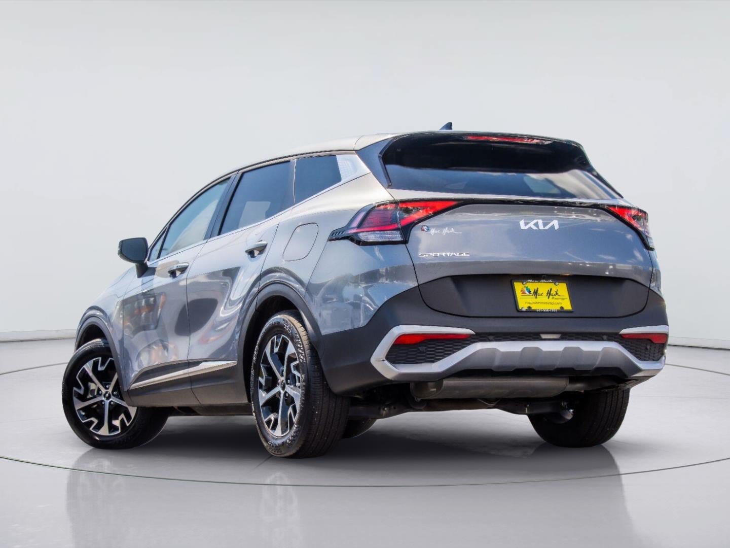 Used 2025 Kia Sportage EX FWD image 3