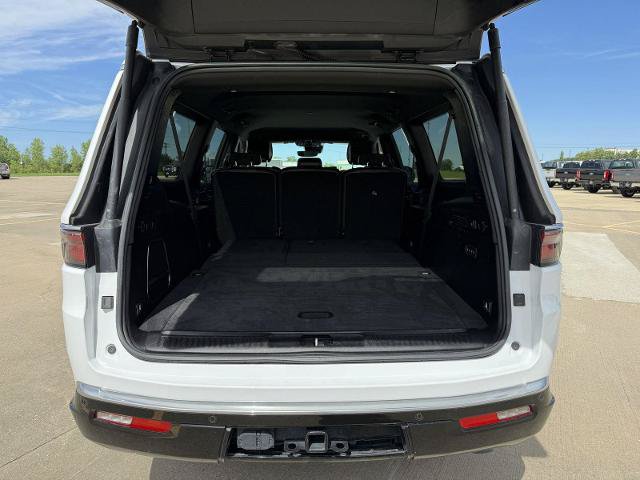 Used 2023 Jeep Wagoneer L Series II AWD/4WD image 10