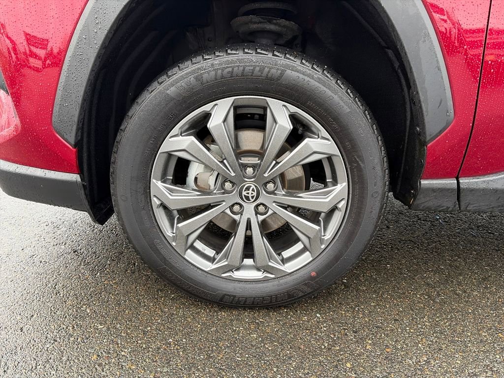 Used 2022 Toyota RAV4 XLE Premium image 13