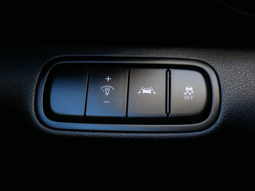 Used 2022 Hyundai Venue SEL image 14