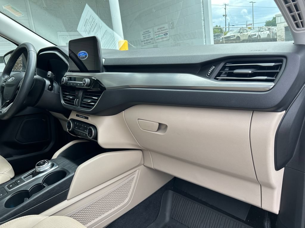 Certified 2021 Ford Escape Titanium FWD image 16
