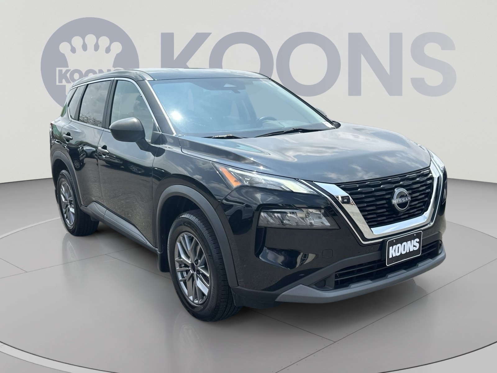 Used 2023 Nissan Rogue S AWD/4WD image 2