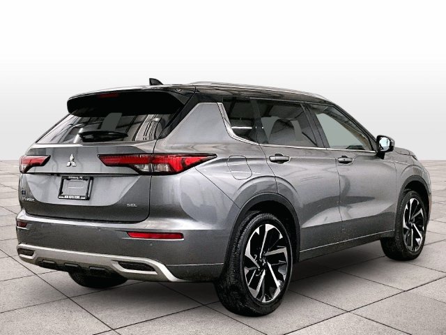 Used 2024 Mitsubishi Outlander SEL AWD/4WD image 11