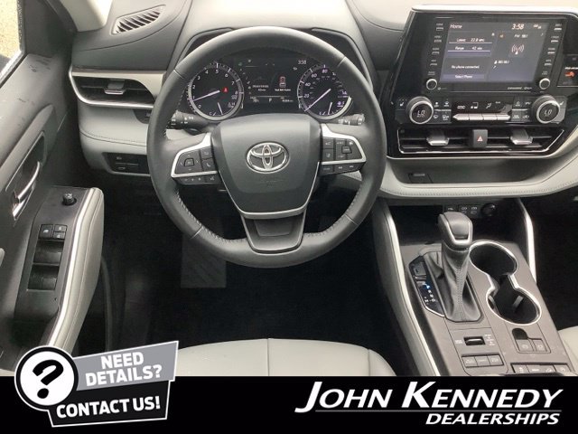 Used 2022 Toyota Highlander XLE AWD/4WD image 13