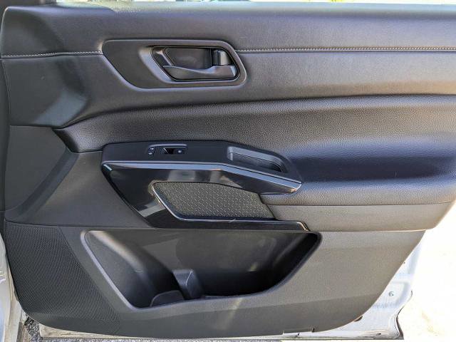 Used 2025 Nissan Pathfinder SV image 25
