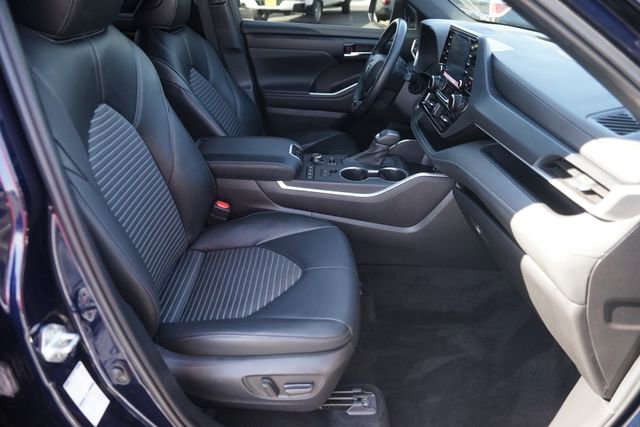 Used 2022 Toyota Highlander XSE AWD/4WD image 21