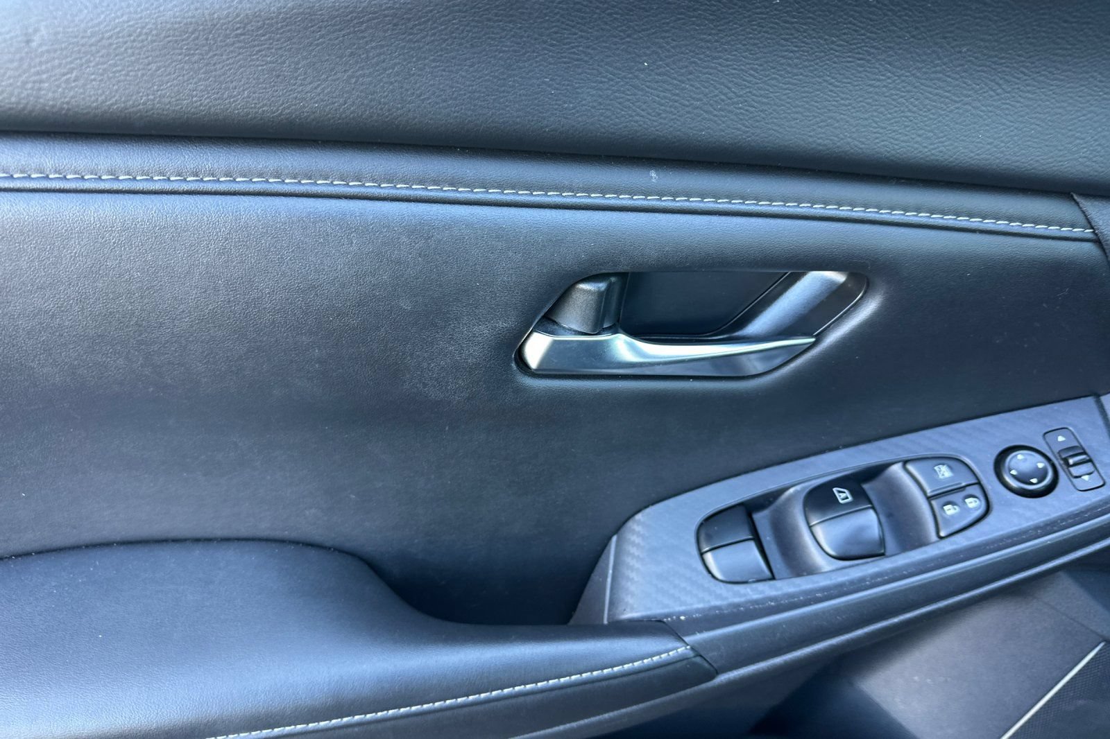 Used 2025 Nissan Sentra SV FWD image 10