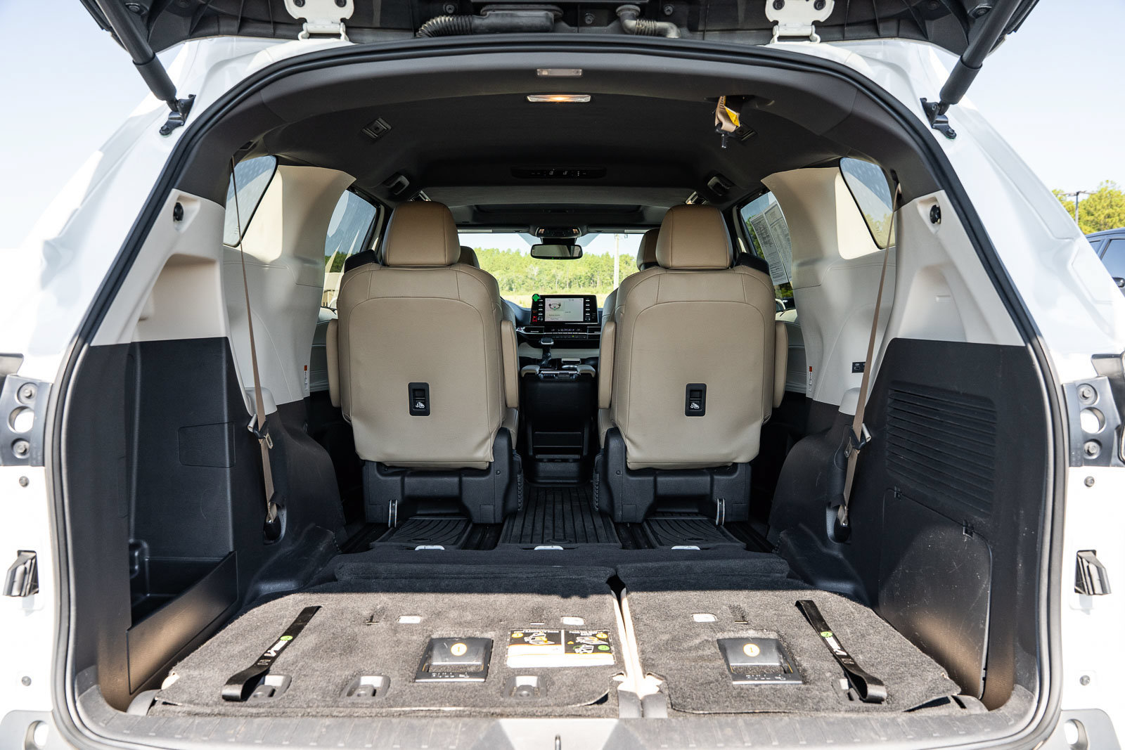 Used 2022 Toyota Sienna XLE FWD image 16