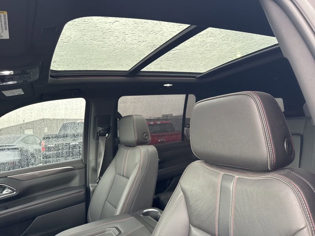 Used 2022 Chevrolet Suburban RST w/ Luxury Package image 12