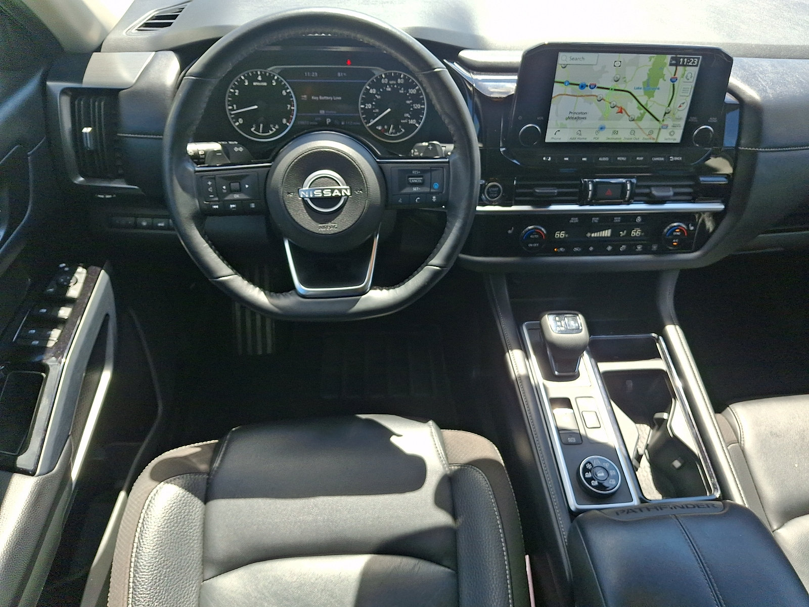 Used 2023 Nissan Pathfinder SL AWD/4WD image 12