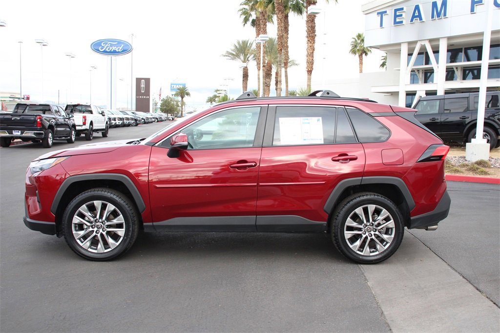 Used 2022 Toyota RAV4 XLE Premium image 4