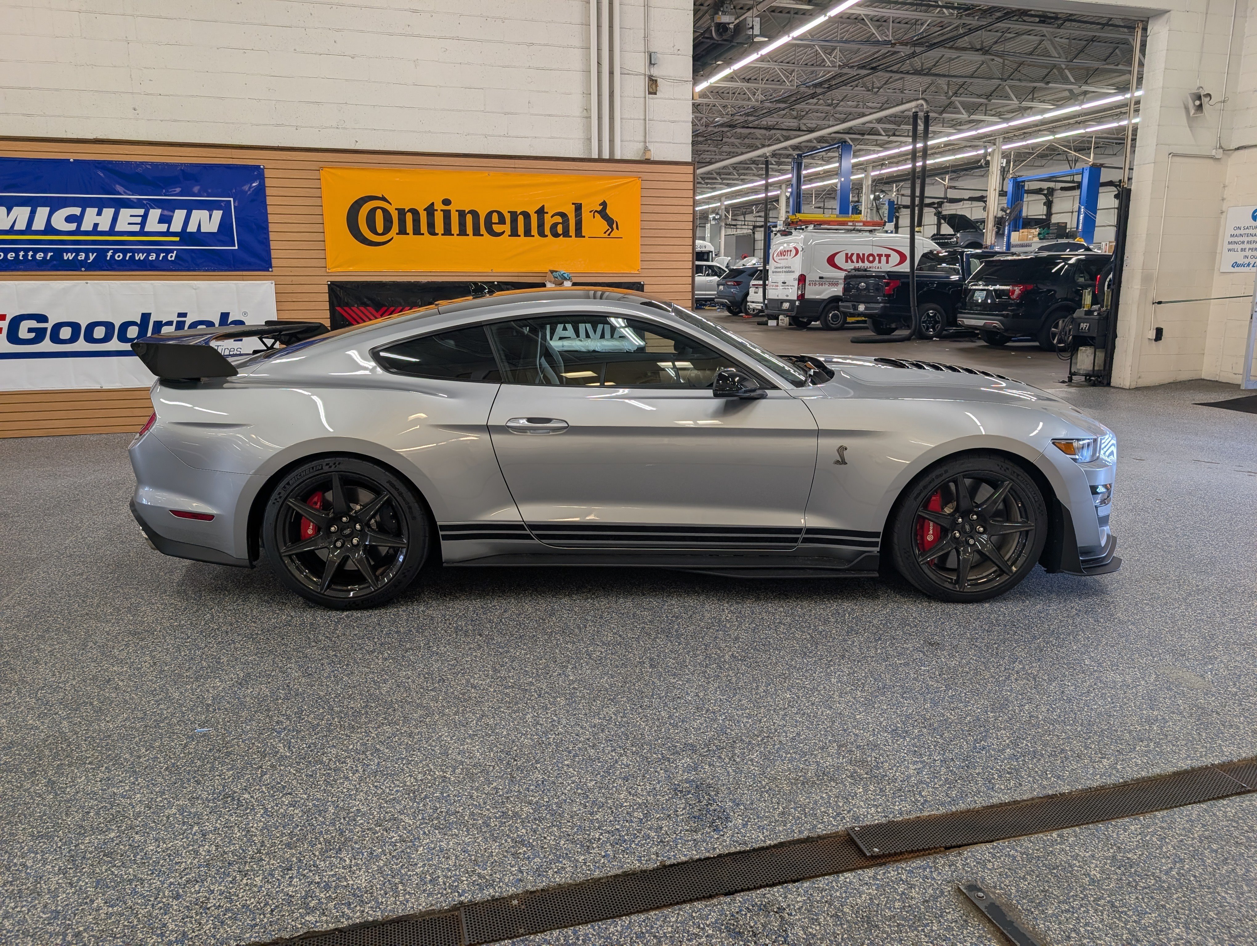 Certified 2021 Ford Mustang Shelby GT500 w/ Carbon Fiber Track Pack RWD image 8