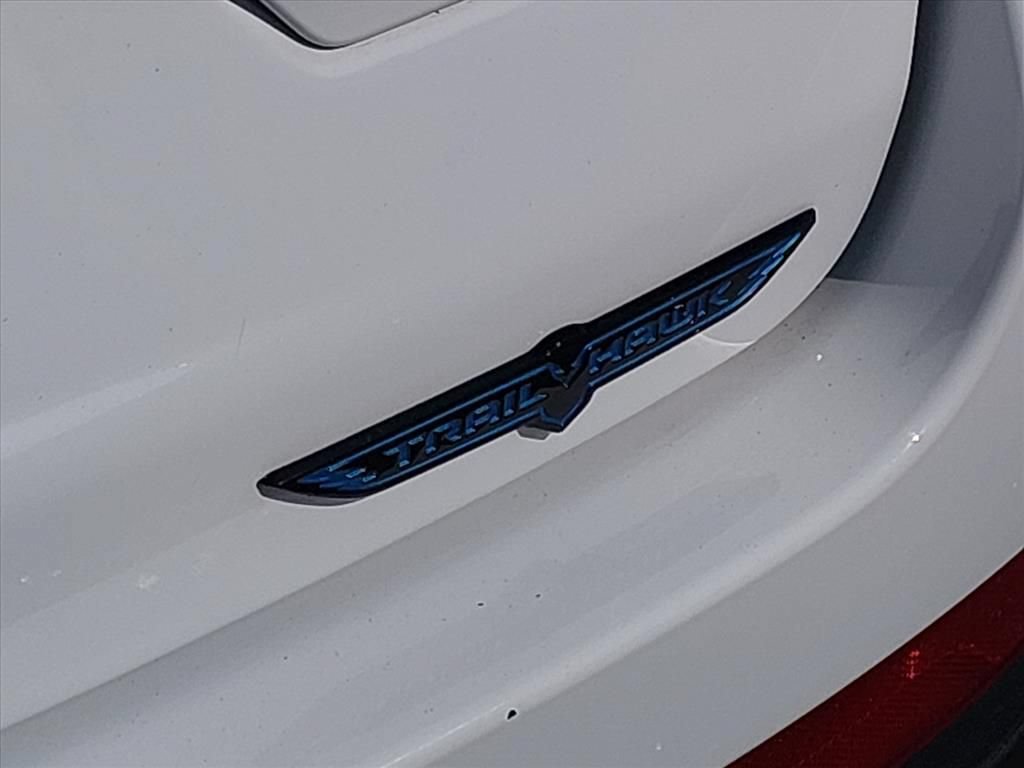 Used 2022 Jeep Grand Cherokee Trailhawk AWD/4WD image 16