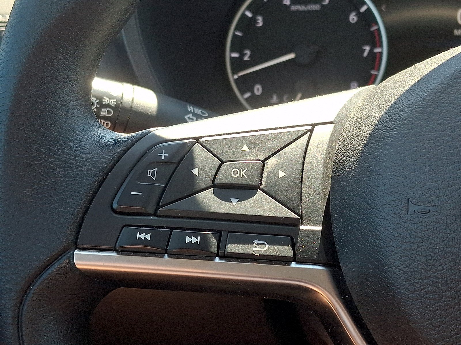 Used 2024 Nissan Sentra SV FWD image 19