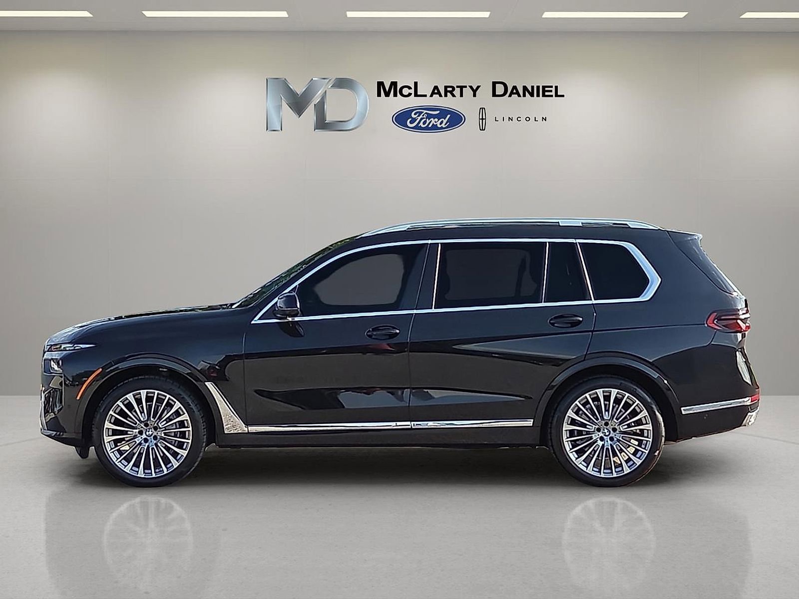 Used 2026 BMW X7 xDrive40i w/ Premium Package AWD/4WD image 3