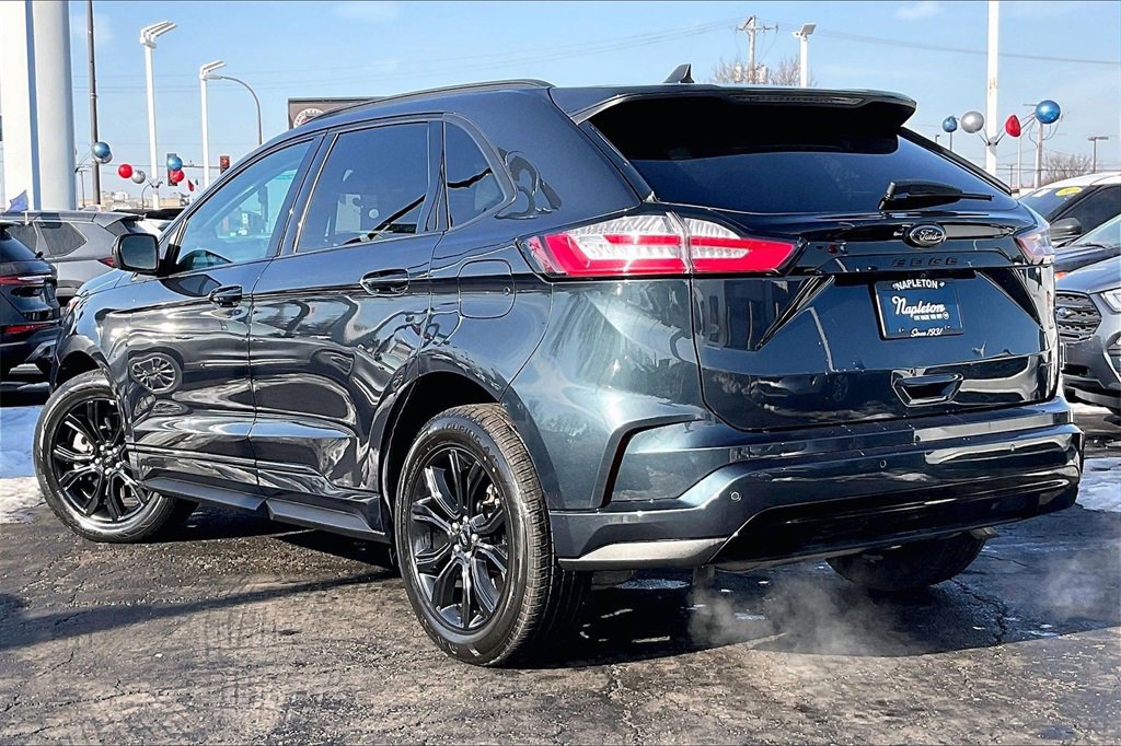 Certified 2022 Ford Edge SE w/ Black Appearance Package image 9