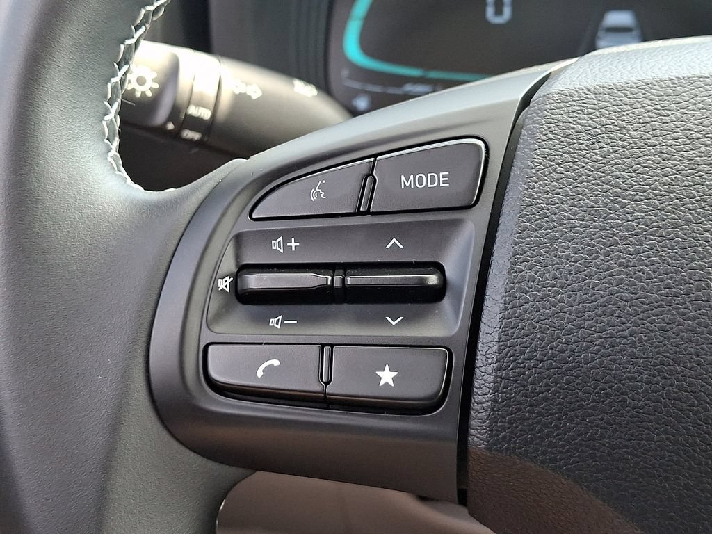 Used 2024 Hyundai Venue SEL FWD image 21