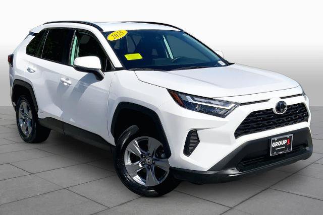Used 2025 Toyota RAV4 XLE AWD/4WD image 3