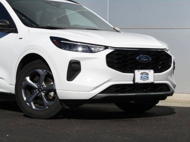 Certified 2023 Ford Escape ST-Line w/ Tech Pack #1 AWD/4WD image 4