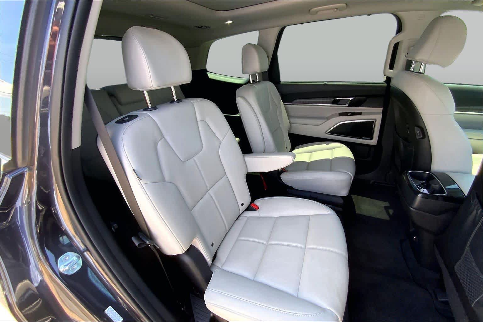 Used 2025 Kia Telluride SX w/ SX Captain's Chair Package FWD image 20