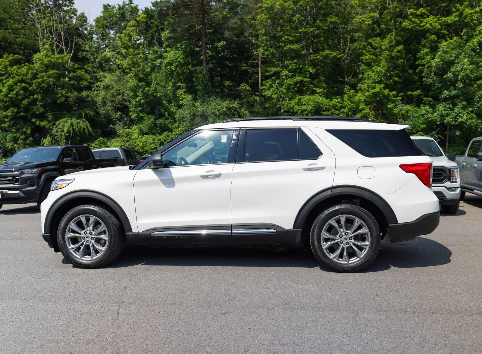 Certified 2023 Ford Explorer XLT w/ Equipment Group 202A AWD/4WD image 8