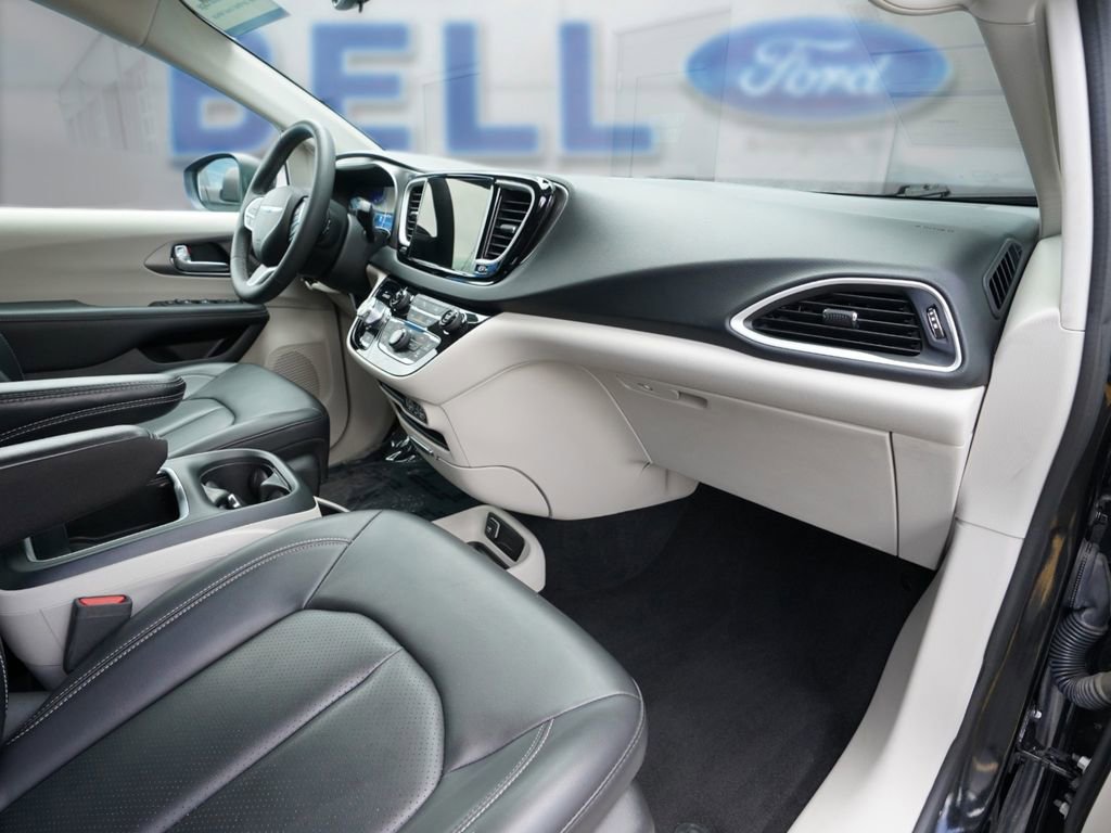 Used 2023 Chrysler Pacifica Touring-L FWD image 21