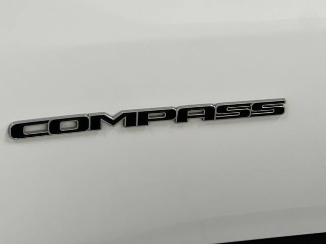 Used 2025 Jeep Compass Latitude AWD/4WD image 18