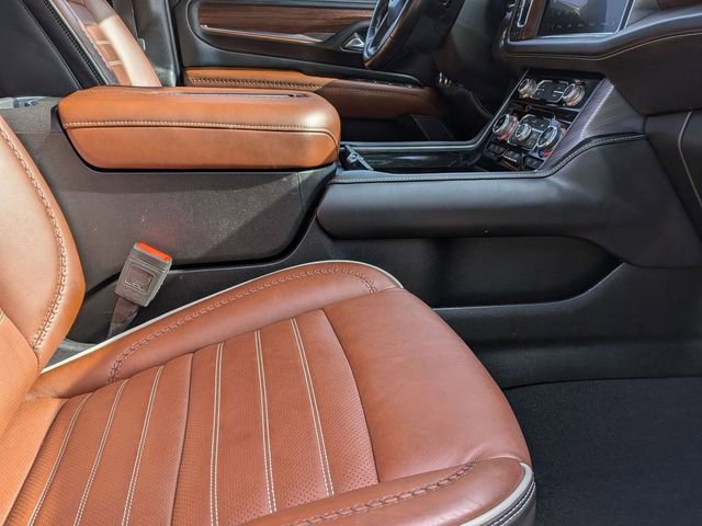 Used 2023 GMC Yukon XL Denali Ultimate w/ LPO, Floor Liner Package AWD/4WD image 31