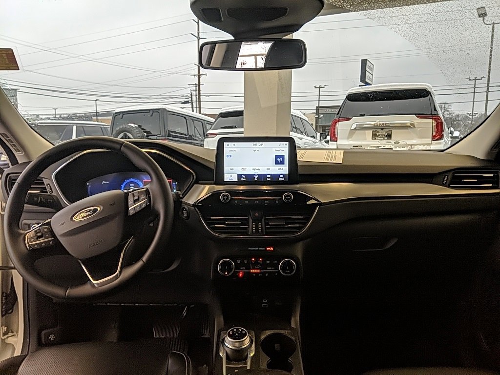 Certified 2022 Ford Escape Titanium w/ Class II Trailer Tow Package image 15