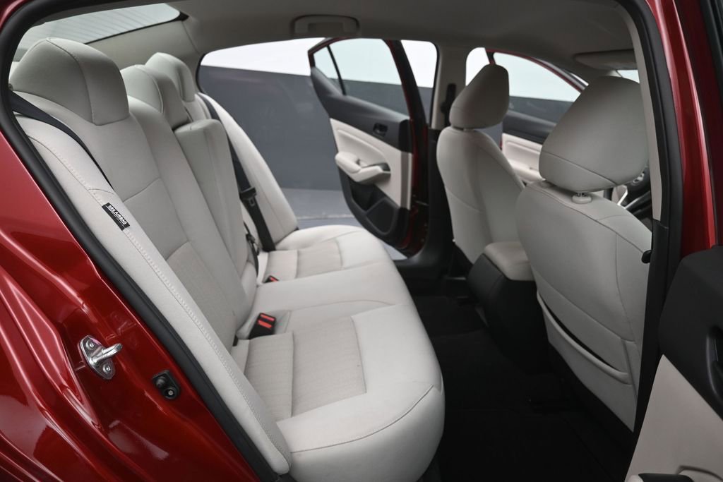 Used 2025 Nissan Altima 2.5 SV FWD image 23