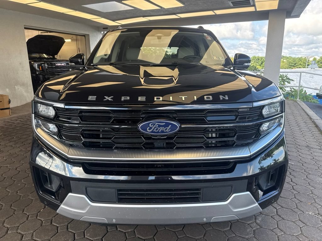 Certified 2025 Ford Expedition Platinum w/ Driver's Package AWD/4WD image 2