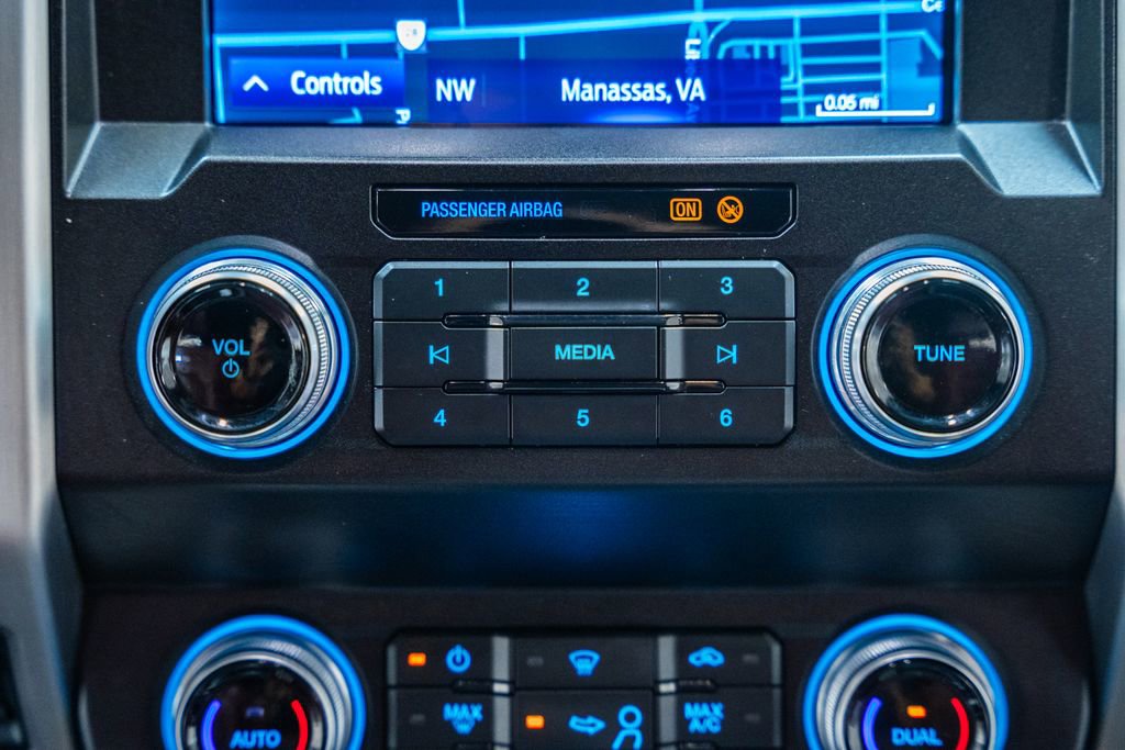 Certified 2020 Ford F350 Platinum w/ FX4 Off-Road Package image 30