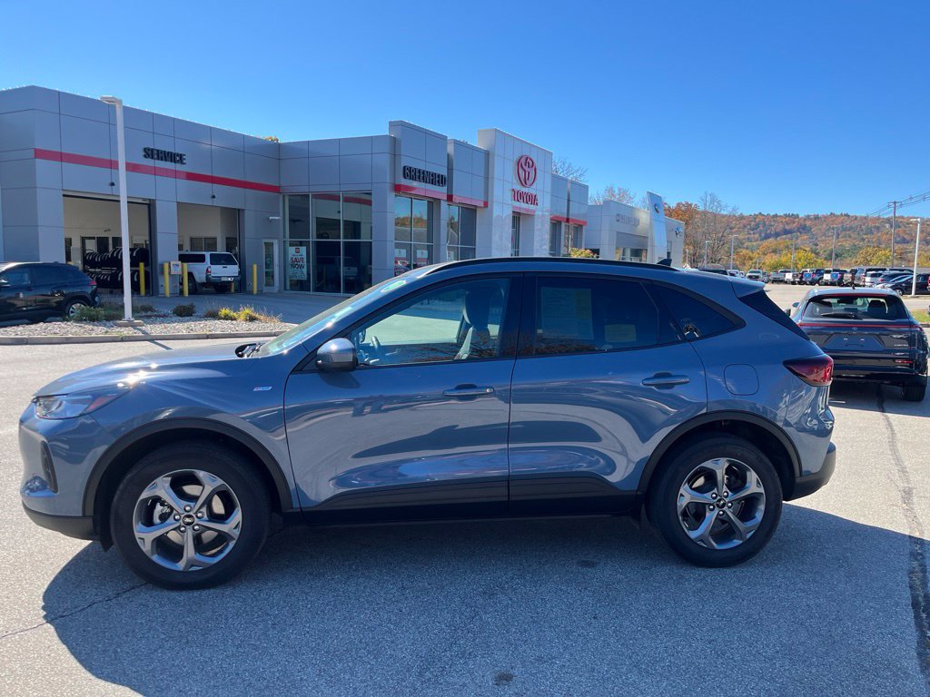Certified 2025 Ford Escape ST-Line Select AWD/4WD image 9