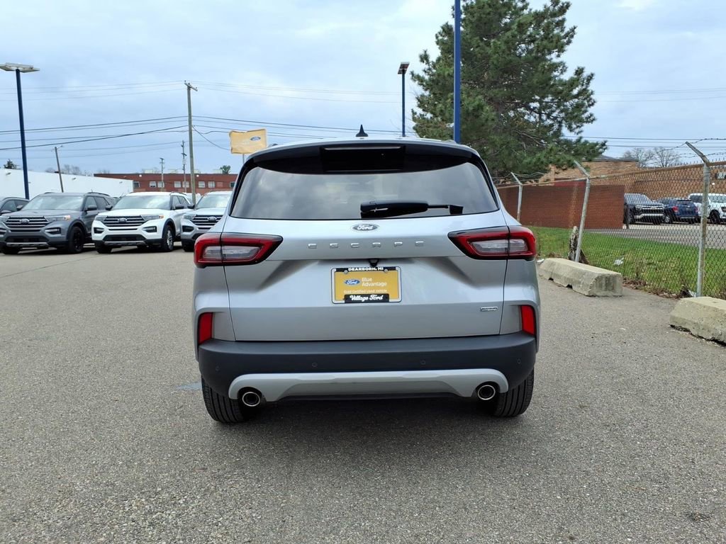 Certified 2023 Ford Escape SE image 3