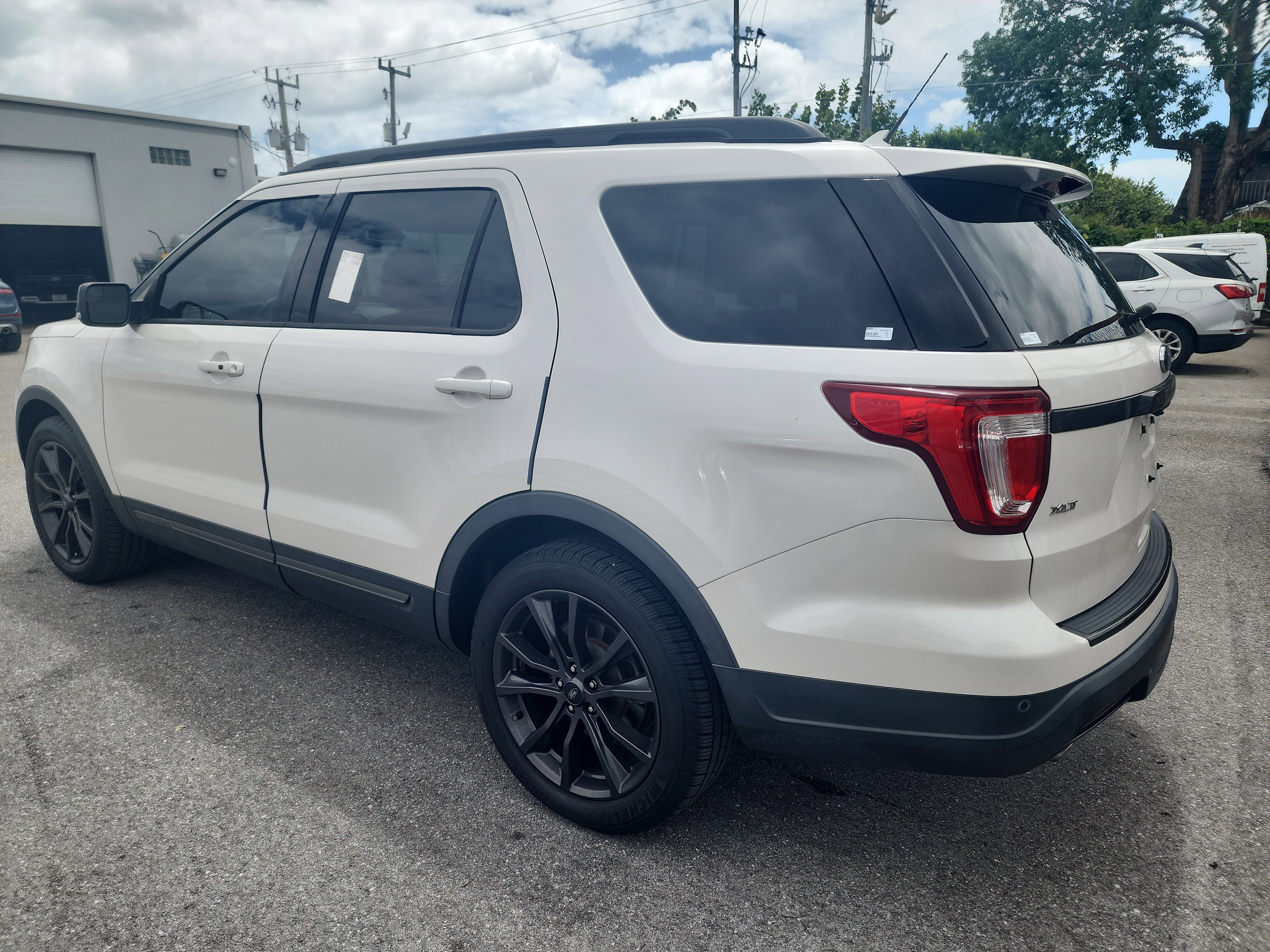 Certified 2018 Ford Explorer XLT w/ Equipment Group 202A image 3