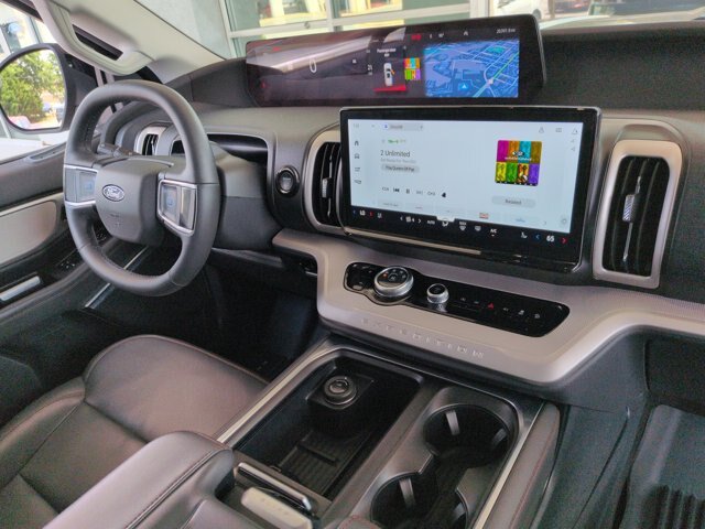 Certified 2025 Ford Expedition Active AWD/4WD image 32