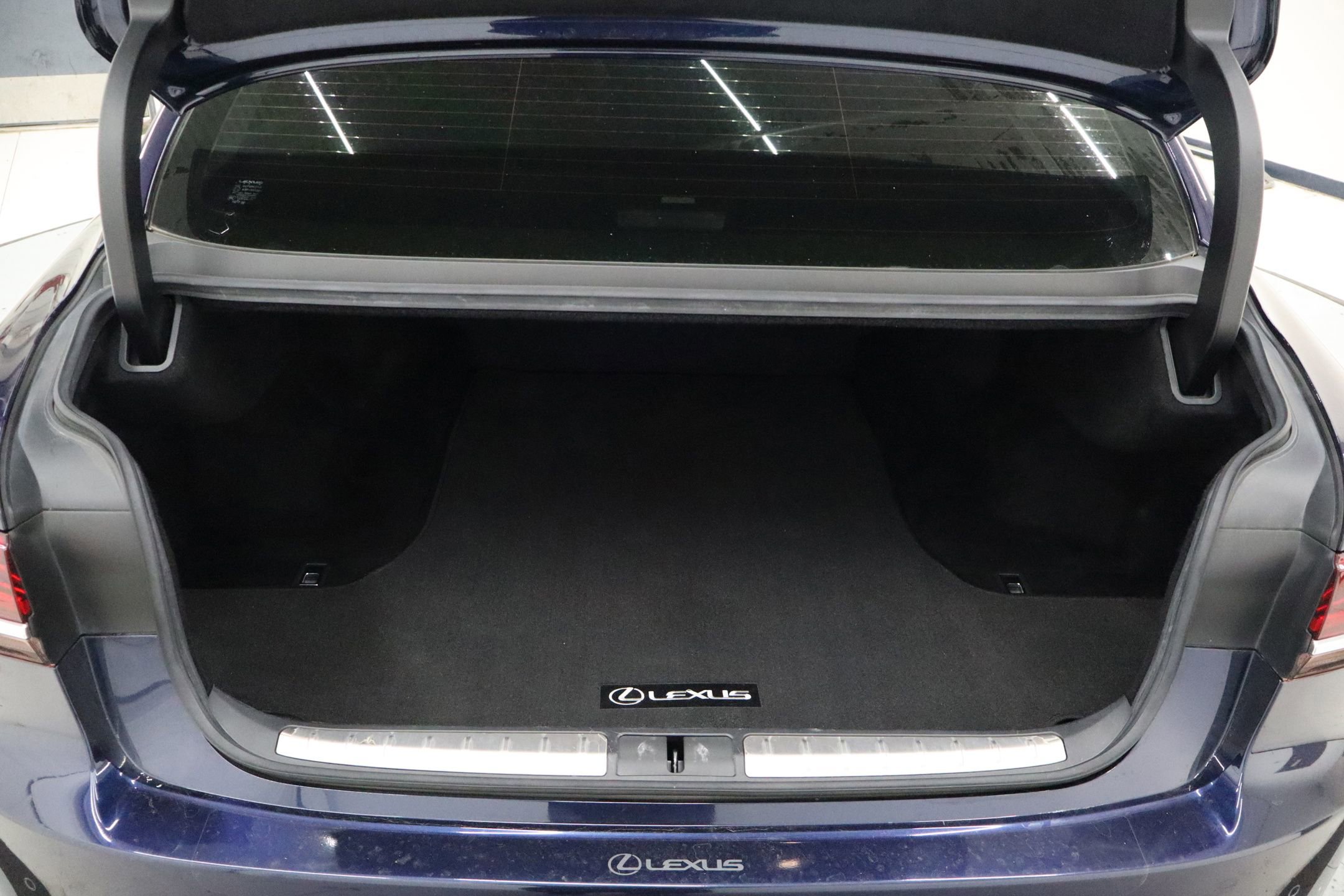 Used 2020 Lexus LS 500 w/ Interior Upgrade Package RWD image 29