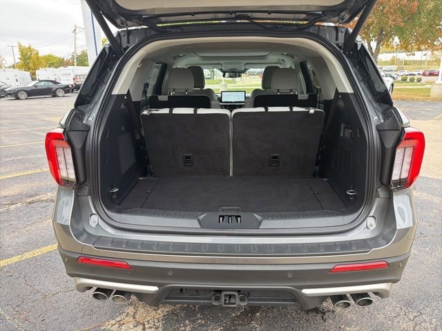 Certified 2025 Ford Explorer Platinum w/ Ultimate Package AWD/4WD image 27