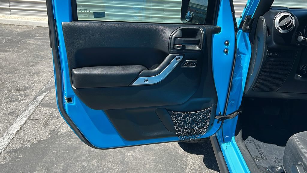 Used 2017 Jeep Wrangler Unlimited Rubicon AWD/4WD image 12