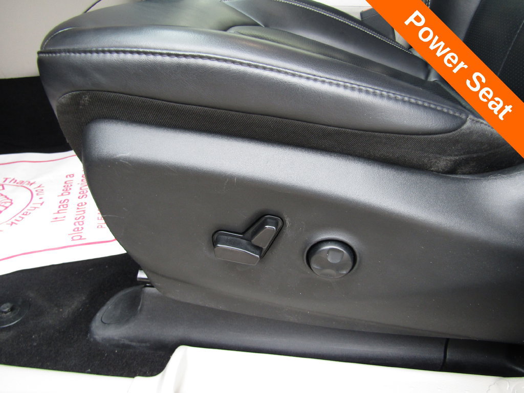 Used 2023 Chrysler Pacifica Touring-L FWD image 7