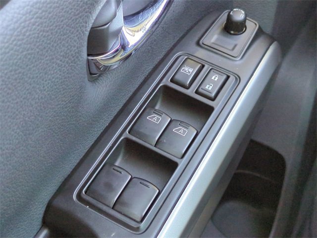 Used 2024 Nissan Titan SV w/ SV Convenience Package image 23