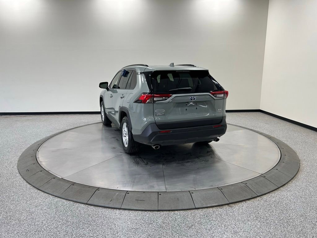 Used 2019 Toyota RAV4 XLE w/ Convenience Package AWD/4WD image 9