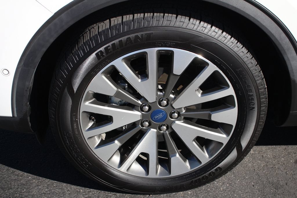 Certified 2020 Ford Escape Titanium w/ Titanium Premium Package 2.0 AWD/4WD image 14