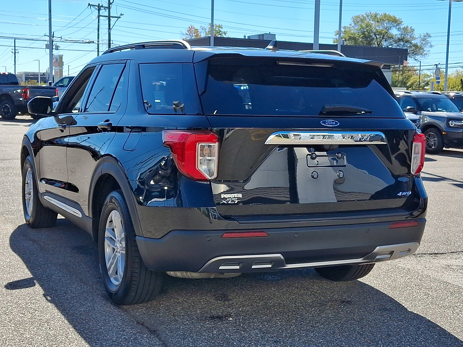 Certified 2023 Ford Explorer XLT w/ Equipment Group 202A AWD/4WD image 8