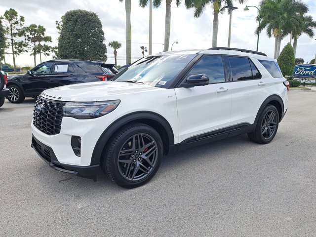 Certified 2025 Ford Explorer ST-Line w/ Premium Package image 3